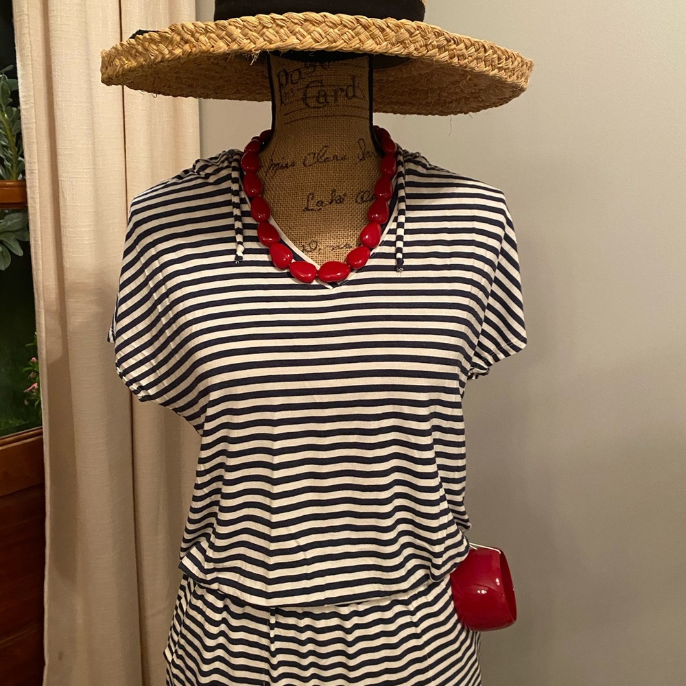 Like new Navy & white maxi dress